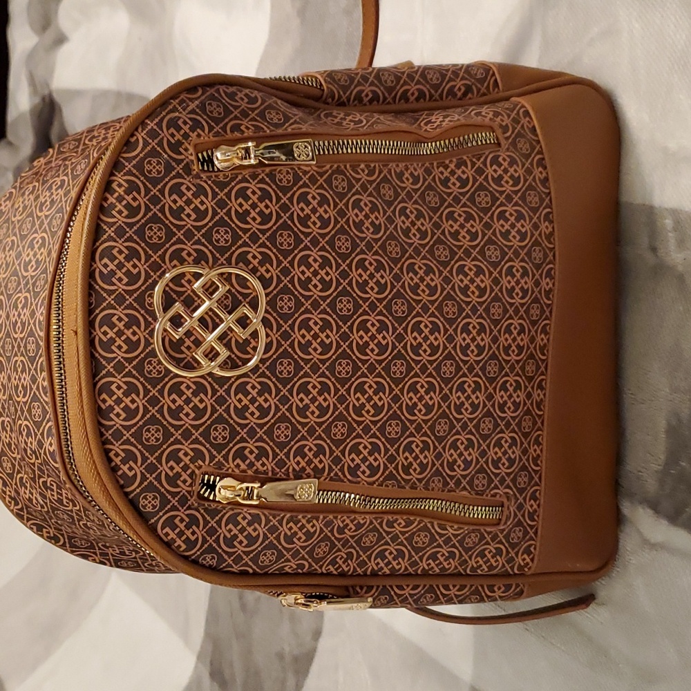 Daisy Fuentes backpack purse